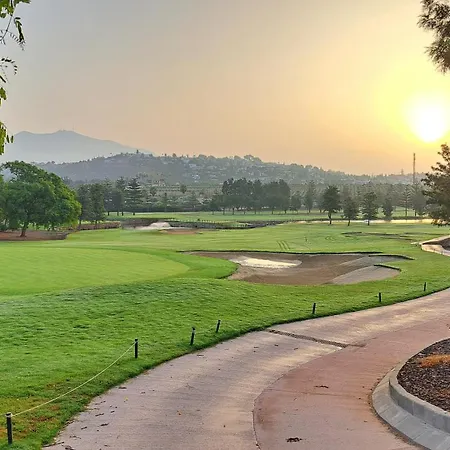 Matchroom Golf Penthouse Panorama Utsikt アパート *